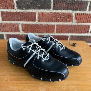 Brand new nike air golf shoes